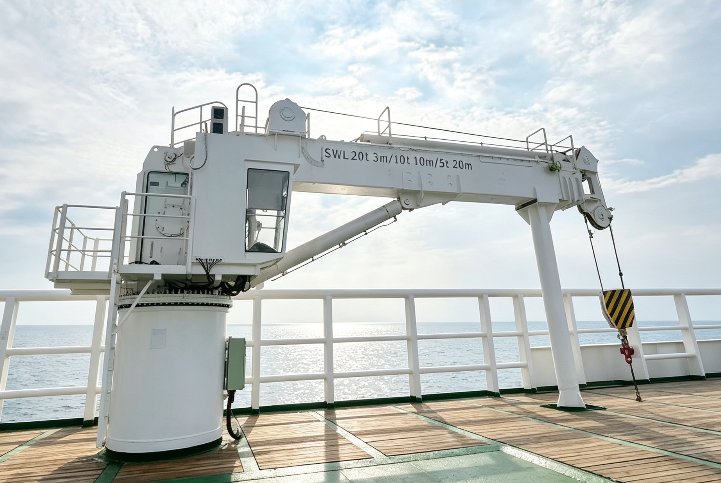 Knuckle-boom offshore crane on the deck of a survey vessel